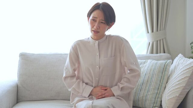 体調不良を訴える日本人女性