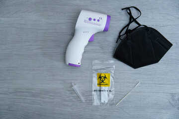 Covid-19 antigen test with negative results and mask FFP2