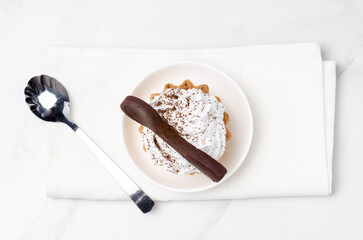 Cake basket with protein white cream.