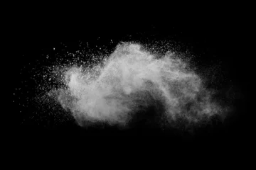 Crédence de cuisine en verre imprimé Fumée Explosion de poudre blanche isolée sur fond noir. Arrière-plan coloré abstrait. fête des fêtes.