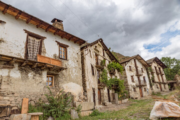 Fototapeta na wymiar Arreu poble abanonat a la comarca del Pallars Jussà, província de LLeida, al pirineu català.