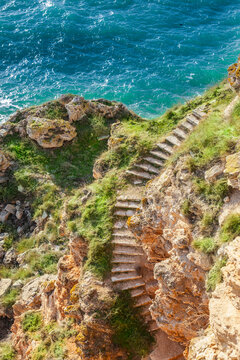 Steile Treppen Klippen aum Kap Kaliakra an der Schwarzmeerk&uuml;ste in  in Bulgarien