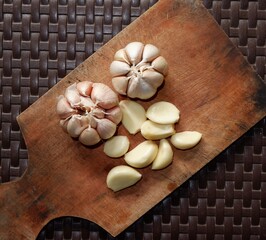 garlic. garlic cloves. peel the garlic clove. Garlic is one of the main spices in Indonesian cuisine