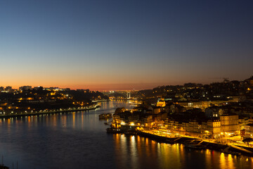 Obraz premium Sunset views of the city of Porto and the Douro river.