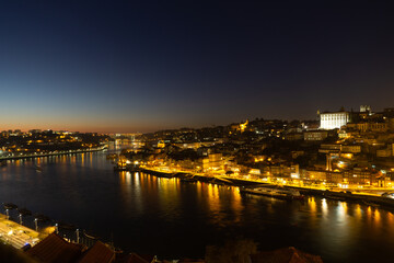 Obraz premium Sunset views of the city of Porto and the Douro river.