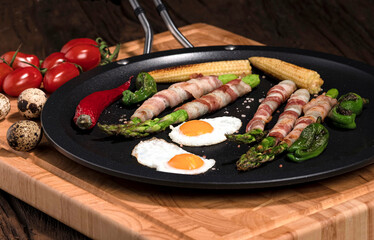 Green asparagus in a black cast-iron skillet.