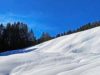 Obraz premium Winter ambience and beautiful idyllic atmosphere on the snow-capped Alpine mountain Alpstein in the Appenzell Alps massif - Switzerland (Schweiz)