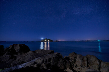 Houet island at night