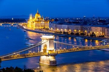 Fototapeta na wymiar Chain Bridge and the Parliament in Budapest at night, Hungary