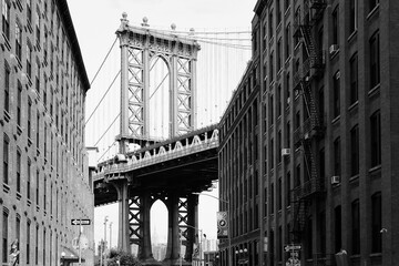 Naklejka premium Brooklyn bridge view in black and white