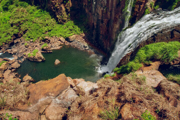 cascada y acantilados cataratas del iguazú
