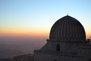Obraz premium harran valley at the evening sunset very beautiful valley at the foot of the city of mardin