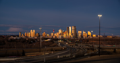 Fototapeta na wymiar Panoramic view of Calgary's skyline at sunrise.