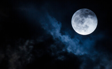 Fototapeta na wymiar Luna de invierno
