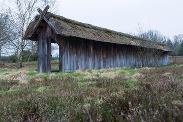 Bienenzäune sind Zeugen der historischen Korbimkerei in der Lüneburger Heide