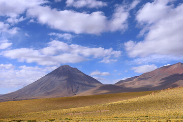 Obraz premium Licancabur and Juriques volcano in San Pedro de Atacama Chile