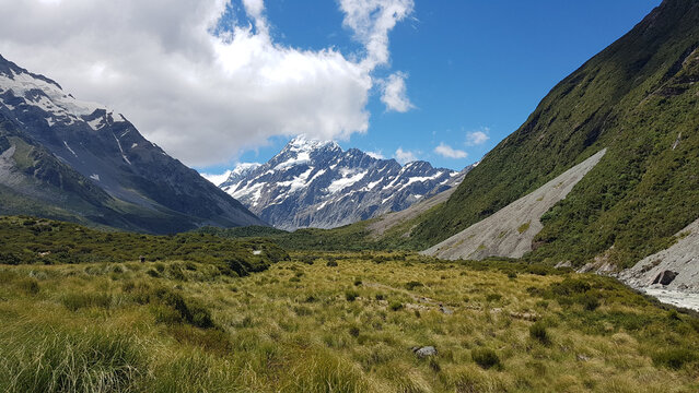 Hooker Valley at Mount Cook National Park, New Zealand