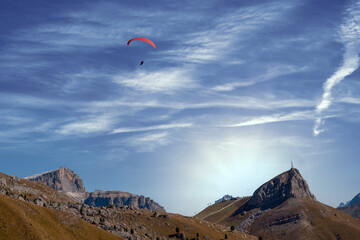 Paragleiter auf der Seiseralm