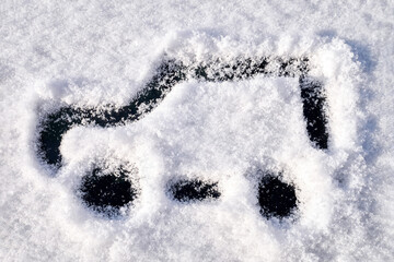 The simple image of the car is drawn on the fresh snow. Handwritten on the snow on a winter day.