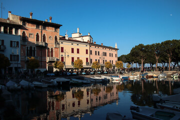 Obraz premium desenzano del garda porticciolo