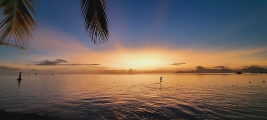 Foil sur le lagon de tahiti face à moorea