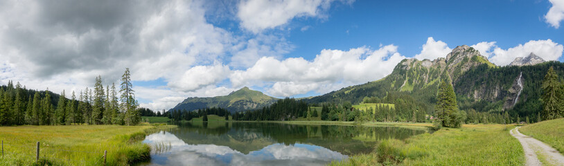 Fototapeta na wymiar Panorama of a mountain lake in switzerland