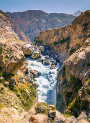 Obraz premium River in Tajik mountains