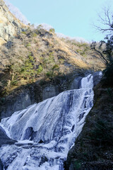 Fototapeta na wymiar 結氷する冬の袋田の滝