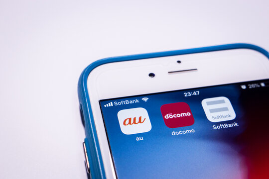 Kumamoto, Japan - Nov 10 2019 :
Icons of au by KDDI, NTT docomo and SoftBank, three giant mobile carriers in Japan, on iPhone screen. This three carriers account for about 80% of total share in Japan.