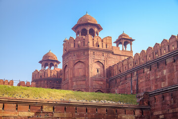 Fototapeta na wymiar red fort (Lal Qila) in old delhi, india