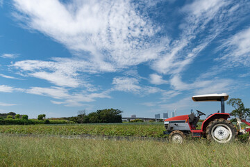 新都心とトラクター