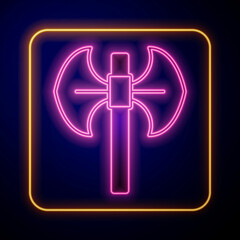 Obraz premium Glowing neon Medieval poleaxe icon isolated on black background. Vector