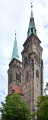 Fototapeta na wymiar Historische Kathedrale in der Altstadt von Nürnberg, Franken, Bayern