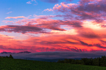 10月、北海道美瑛の日没風景・日本