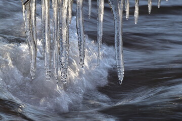 Eiszapfen am Idarbach