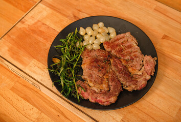 steak with onion, gravy and asparagus