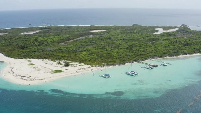 AERIAL - Turquoise waters and beaches, horizon, Cayo Icacos, Puerto Rico, forward