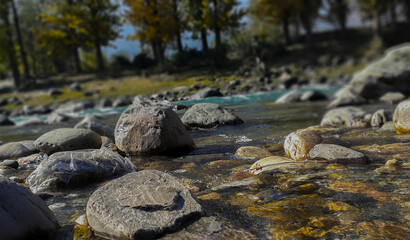 Obraz na płótnie Canvas river and stones
