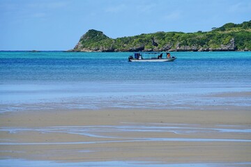 石垣島の海と漁船