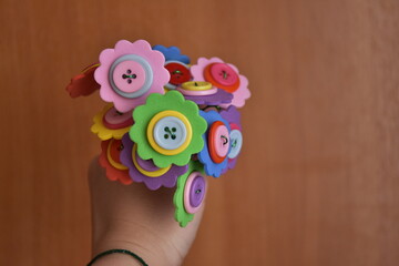 яркие и колючие цветы на праздник