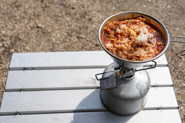 キャンプ用ガスとシェラカップで作るキャンプ飯