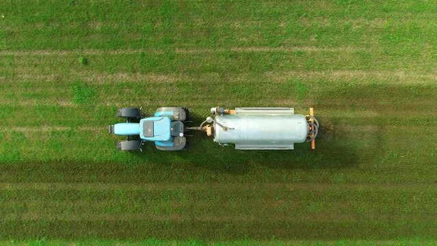 Manure spreader tractor - Drone