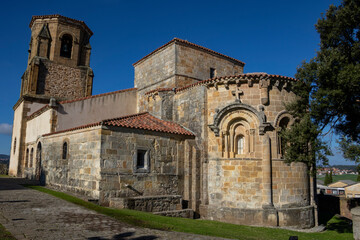 Fototapeta na wymiar Santa María de Bareyo (Cantabria)