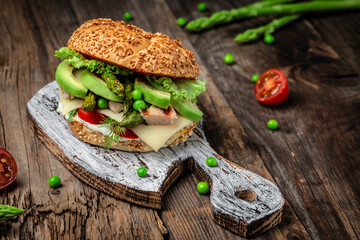 Delicious burgers with chicken fillet, asparagus, avocado, tomatoes, peas, cheese and tartar sauce. fast food and junk food concept