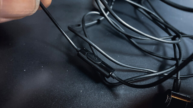 Hi-Unit 有線イヤフォン「HSE-A2000PN」(通称 有線ピヤホン2)を購入。コントローラークローズアップ