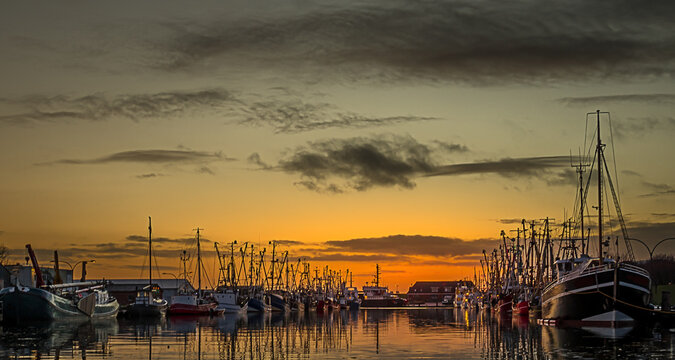 Hafen im Sonnenuntergang