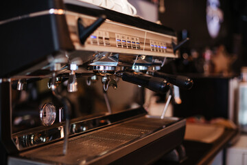 Stylish coffee machine for making a variety of coffees. Convenient cappuccino and latte preparation.