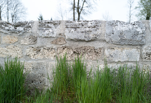 Mauer, Tuffsteinmauer