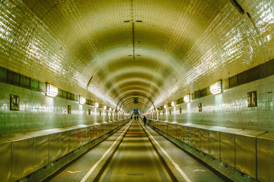 Evening and night sketches on the millet streets in the center o