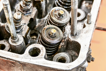 Valves, valve springs, cylinder head rocker arms, valve lifters. Repair of an internal combustion engine.